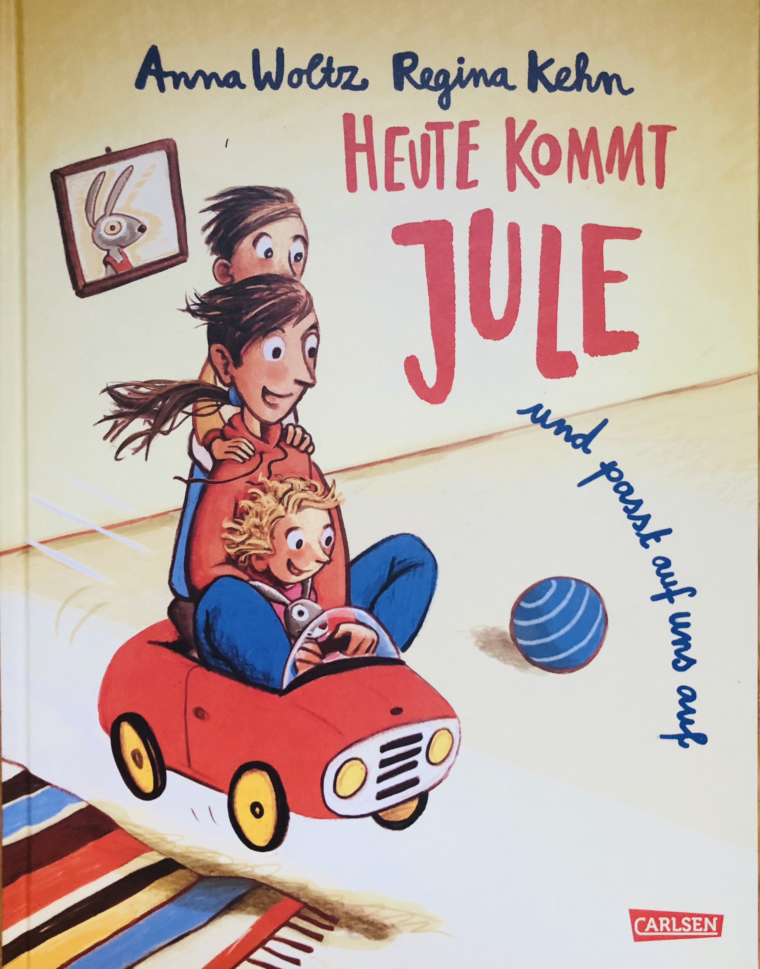 Mit Babysitter Jule kommt ein frischer Wind ins Kinderzimmer, ein Wirbelwind!