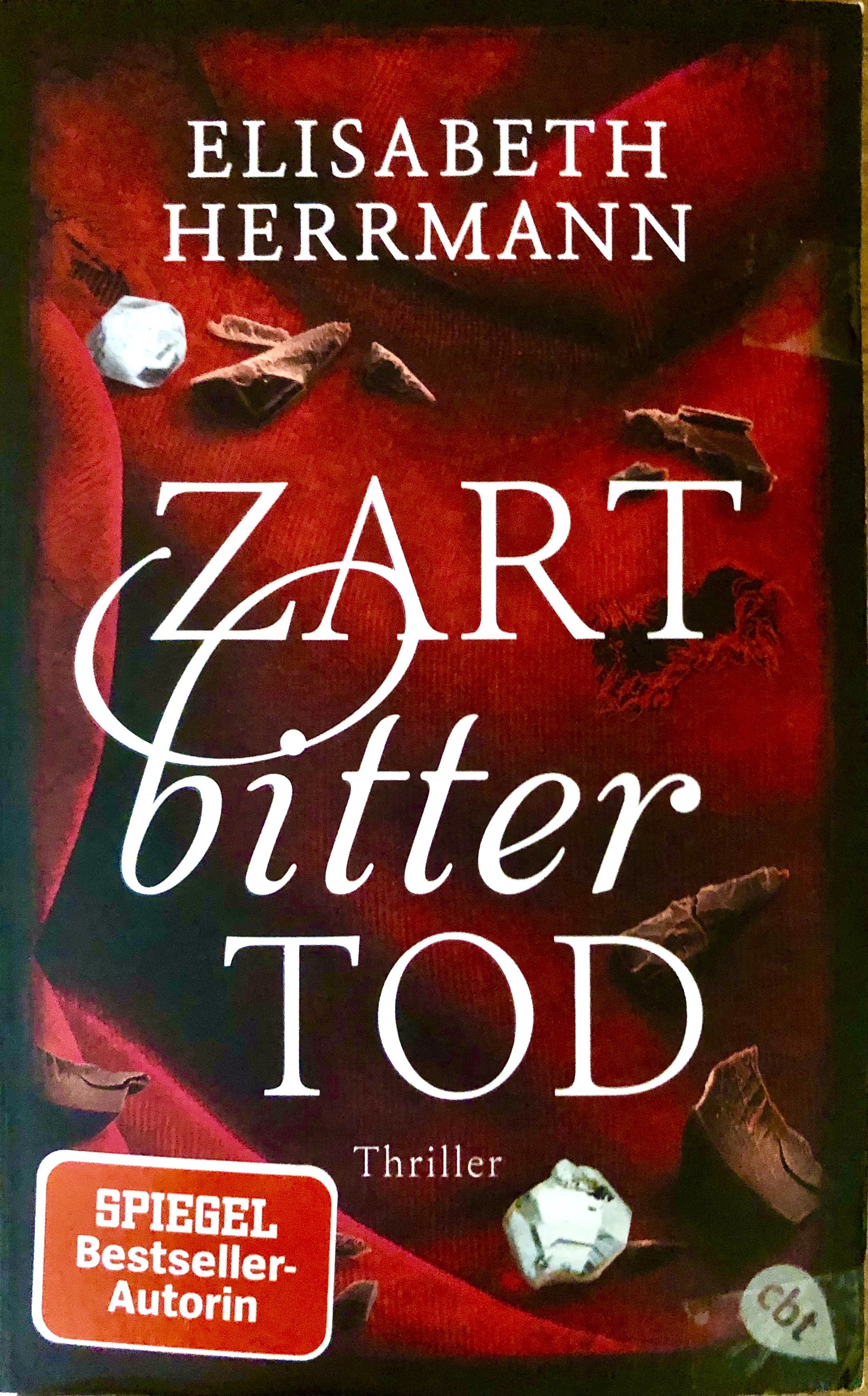 In dem Jugendthriller von Bestseller-Autorin Elisabeth Herrmann geht es um finstere Geheimnisse aus der deutschen Kolonialgeschichte zur Zeit des Völkermordes an den Herero.