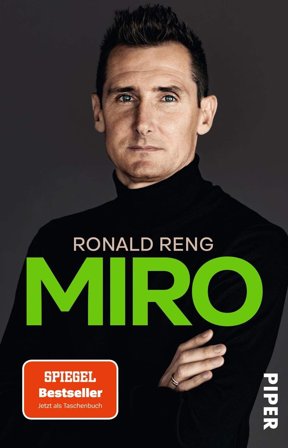 Buchcover von „Miro: Die offizielle Biografie von Miroslav Klose“ – ein ehrliches Porträt eines Ausnahmefußballers