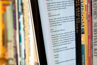 Buch oder E-Book? Oder Beides? Ein holländisches Produkt verbindet die zwei Formate auf interessante Weise.