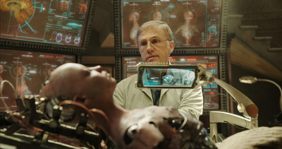 Christoph Waltz erschafft als Dr. Dyson Ido den Cyborg Alita.
