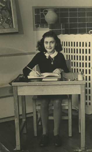 Heut vor 90 Jahren wurde Anne Frank in Frankfurt geboren. Ihr in Amsterdam notiertes Tagebuch gilt als eines der wichtigsten Zeugnisse über den Holocaust.